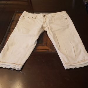 Miss me capris size 26